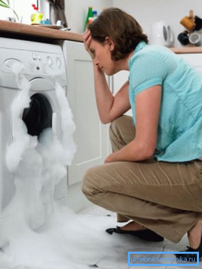La photo montre clairement le prix de la négligence des règles du fabricant d'équipements sanitaires et domestiques. La photo montre clairement le prix de la négligence des règles du fabricant d'équipements sanitaires et domestiques.