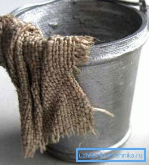 Sur la photo - un accessoire indispensable pour le démontage des toilettes Sur la photo - un accessoire indispensable pour le démontage des toilettes