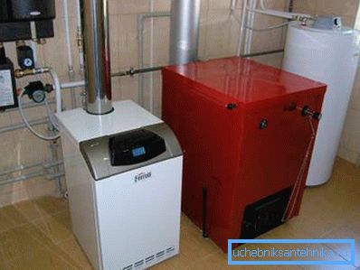Sur la photo équipement de chauffage FERROLI dans la chaufferie d’une maison de campagne Sur la photo équipement de chauffage FERROLI dans la chaufferie d’une maison de campagne