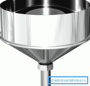 La photo montre un bouchon avec un tuyau pour l'évacuation des condensats. La photo montre un bouchon avec un tuyau pour l'évacuation des condensats.