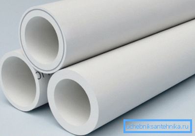 Sur la photo: le polypropylène est idéal pour la fabrication de pipelines. Sur la photo: le polypropylène est idéal pour la fabrication de pipelines.