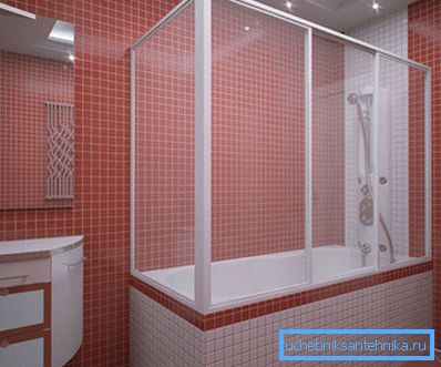 La photo montre une salle de bain avec une paroi de douche. La photo montre une salle de bain avec une paroi de douche.