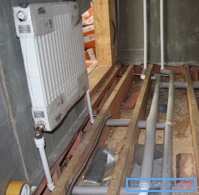 Sur la photo - un exemple de la connexion de radiateur inférieure Sur la photo - un exemple de la connexion de radiateur inférieure