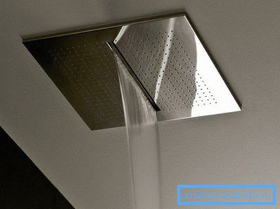 La photo montre un exemple de pommeau de douche intégré. La photo montre un exemple de pommeau de douche intégré.