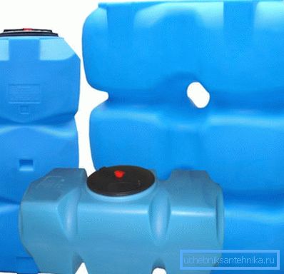 Sur la photo - exemples de récipients en plastique pour l'eau. Sur la photo - exemples de récipients en plastique pour l'eau.