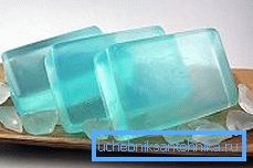 Sur la photo - assainisseurs de gel maison pour la cuvette des toilettes Sur la photo - assainisseurs de gel maison pour la cuvette des toilettes