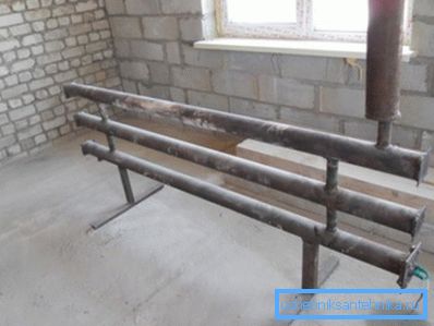 Sur la photo - Registre maison avec chauffage tubulaire intégré.