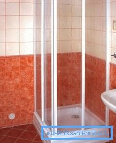 Sur la photo: les rideaux sont généralement produits pour une taille spécifique de la structure. Les plus populaires sont 80 sur 80 et 90 sur 90.