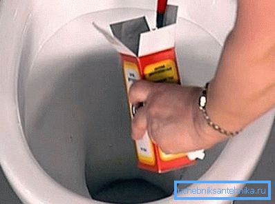 Sur la photo - le soda au vinaigre peut éliminer les sabots Sur la photo - le soda au vinaigre peut éliminer les sabots