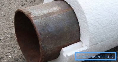 Sur la photo, un estampage spécial facilite la couverture d'objets cylindriques. Sur la photo, un estampage spécial facilite la couverture d'objets cylindriques.