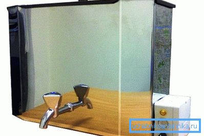 Sur la photo - un lavabo mural en acier avec chauffage électrique. Sur la photo - un lavabo mural en acier avec chauffage électrique.
