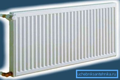 Sur la photo: ce type de radiateur à panneaux en acier se trouve dans diverses structures. Sur la photo: ce type de radiateur à panneaux en acier se trouve dans diverses structures.