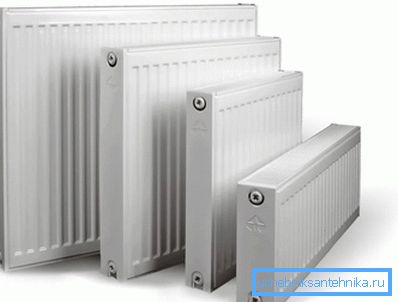 Sur la photo - panneaux d'acier pour le chauffage Sur la photo - panneaux d'acier pour le chauffage