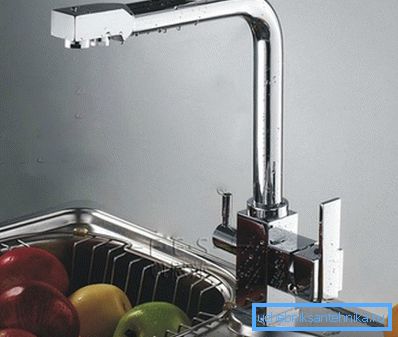 La photo est un exemple typique d'un appareil de cuisine.