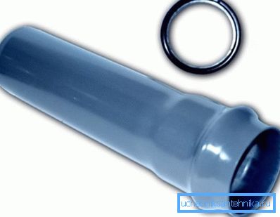 Sur la photo, un tuyau en polychlorure de vinyle. Sur la photo, un tuyau en polychlorure de vinyle.