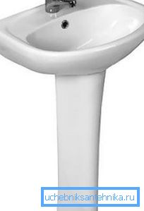 Sur la photo - un mini lavabo angulaire de type Sur la photo - un mini lavabo angulaire de type