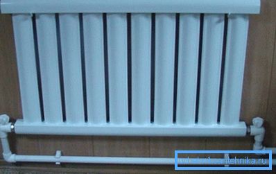 Sur la photo - radiateur à vide