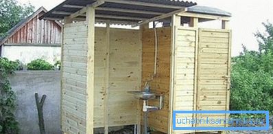 Sur la photo - l'option de combiner l'évier et le réservoir d'eau pour la douche Sur la photo - l'option de combiner l'évier et le réservoir d'eau pour la douche
