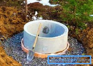 Sur la photo, la partie supérieure du caisson en béton. Sur la photo, la partie supérieure du caisson en béton.