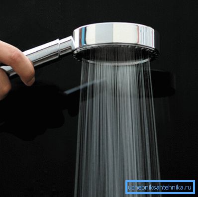 Sur la photo - buse d'économie d'eau