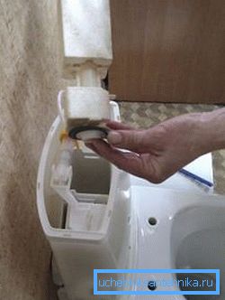 Sur la photo - le remplacement du drain de joint Sur la photo - le remplacement du drain de joint