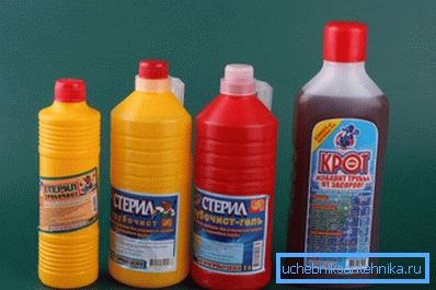 Sur la photo - liquides de nettoyage de tuyaux Sur la photo - liquides de nettoyage de tuyaux