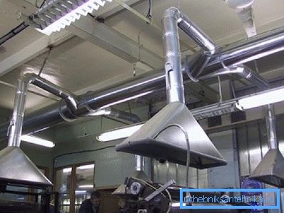 Dans certaines industries, la présence de telles installations est une exigence de sécurité ou de protection du travail. Dans certaines industries, la présence de telles installations est une exigence de sécurité ou de protection du travail.