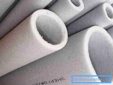 Le tuyau peut être mis sur l'isolation habituelle pour les tuyaux de ventilation Le tuyau peut être mis sur l'isolation habituelle pour les tuyaux de ventilation