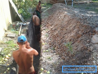 La phase initiale des travaux - creusement de tranchées