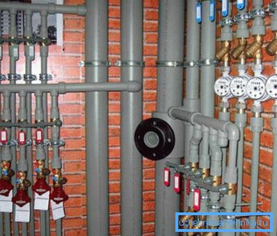 Exemple illustrant l'utilisation de matériaux de différents diamètres dans certaines parties du système de plomberie Exemple illustrant l'utilisation de matériaux de différents diamètres dans certaines parties du système de plomberie