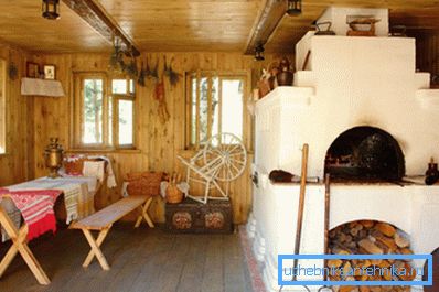 Un bon exemple de fabrication d'un poêle chauffant une maison de campagne avec vos propres mains
