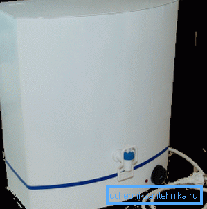 Réservoir en vrac avec des éléments chauffants à donner. Réservoir en vrac avec des éléments chauffants à donner.