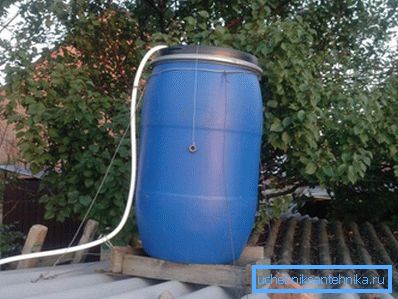 Remplir un réservoir de douche avec de l'eau