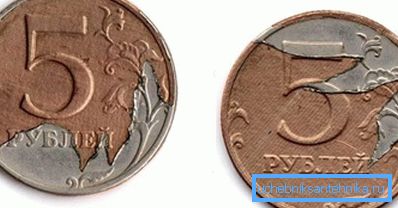 Couche de revêtement cassée sur une pièce de monnaie de 5 roubles.