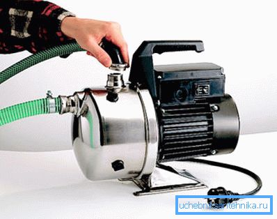 La pompe d’irrigation est compacte et facile à transporter là où elle est nécessaire, mais elle ne peut pas desservir la maison. La pompe d’irrigation est compacte et facile à transporter là où elle est nécessaire, mais elle ne peut pas desservir la maison.