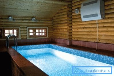Séchoir d'air mural dans une piscine privée. Séchoir d'air mural dans une piscine privée.