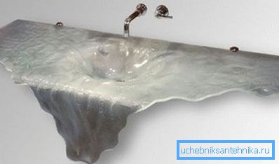 Pas seulement un lavabo, mais une véritable œuvre d'art. Pas seulement un lavabo, mais une véritable œuvre d'art.