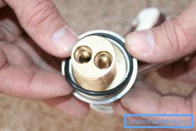N'oubliez pas les joints en caoutchouc, car ils fixent non seulement la conception de manière sûre, mais servent également à sceller les joints N'oubliez pas les joints en caoutchouc, car ils fixent non seulement la conception de manière sûre, mais servent également à sceller les joints