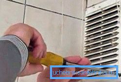 N'oubliez pas de retirer régulièrement la grille et de la nettoyer de la saleté et de la poussière accumulées N'oubliez pas de retirer régulièrement la grille et de la nettoyer de la saleté et de la poussière accumulées