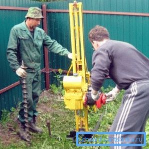 Un petit appareil pour le forage de puits et le forage de tuyaux Un petit appareil pour le forage de puits et le forage de tuyaux
