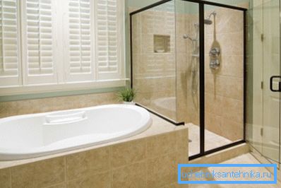 Certaines personnes ont résolu cette question de manière assez originale en installant une baignoire et une cabine de douche. Certaines personnes ont résolu cette question de manière assez originale en installant une baignoire et une cabine de douche.