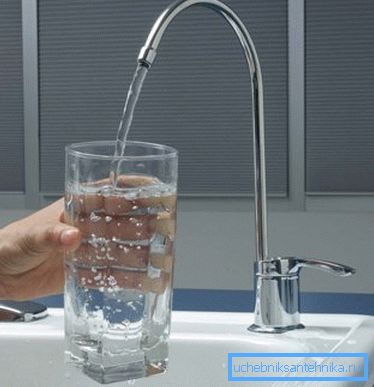 Certains systèmes nécessitent l'installation d'un robinet séparé, qui produira de l'eau potable purifiée