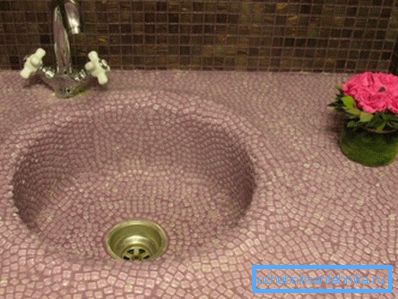 Certains experts préfèrent utiliser les solutions de conception originales pour la décoration, qui constituent également une protection supplémentaire contre l'humidité. Certains experts préfèrent utiliser les solutions de conception originales pour la décoration, qui constituent également une protection supplémentaire contre l'humidité.