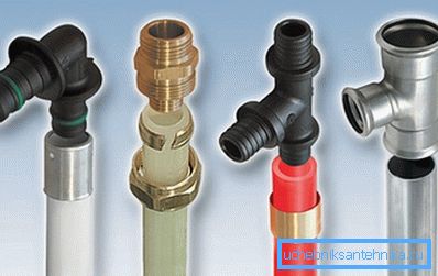 Certains types de tuyaux et de raccords utilisés pour l'installation d'équipements sanitaires. Certains types de tuyaux et de raccords utilisés pour l'installation d'équipements sanitaires.