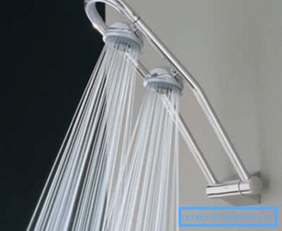 Arrosoirs au design inhabituel avec têtes ajustables Arrosoirs au design inhabituel avec têtes ajustables