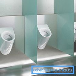 Le drainage continu était très courant dans les toilettes publiques, mais de nos jours cette option est de moins en moins utilisée. Le drainage continu était très courant dans les toilettes publiques, mais de nos jours cette option est de moins en moins utilisée.