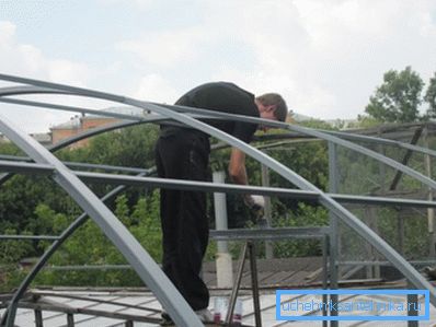Démontage de la serre de tuyaux en forme de différentes sections