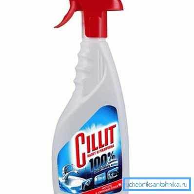 Sur la façon de nettoyer la cabine de douche du calcaire, vous serez informé dans n'importe quel magasin de produits chimiques ménagers