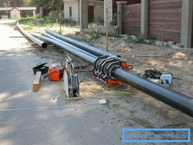 Equipement pour couper et sceller les tuyaux bouts en polyéthylène. Equipement pour couper et sceller les tuyaux bouts en polyéthylène.