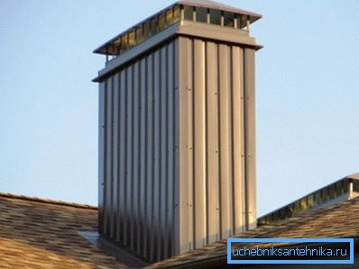 Un échantillon de la boîte d'échappement surplombant le toit Un échantillon de la boîte d'échappement surplombant le toit